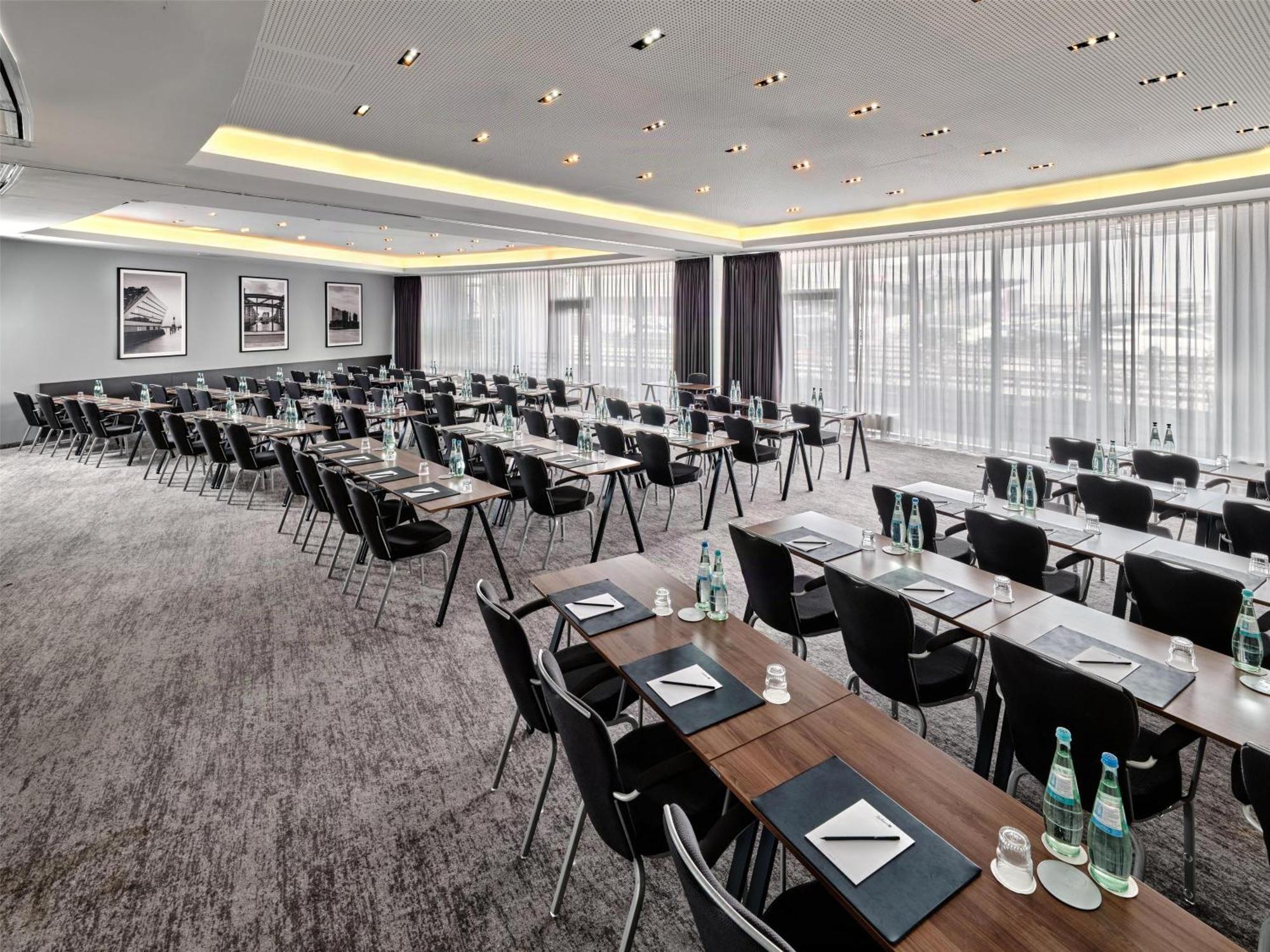Hotel Radisson Blu Hotel, Airport 4*