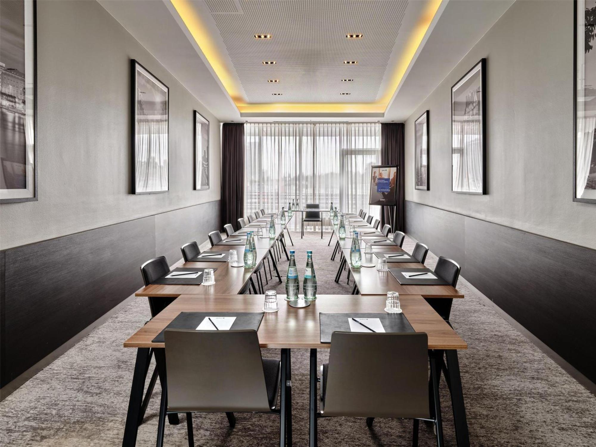 Radisson Blu Hotel, Airport 4* Hamburg-Harburg