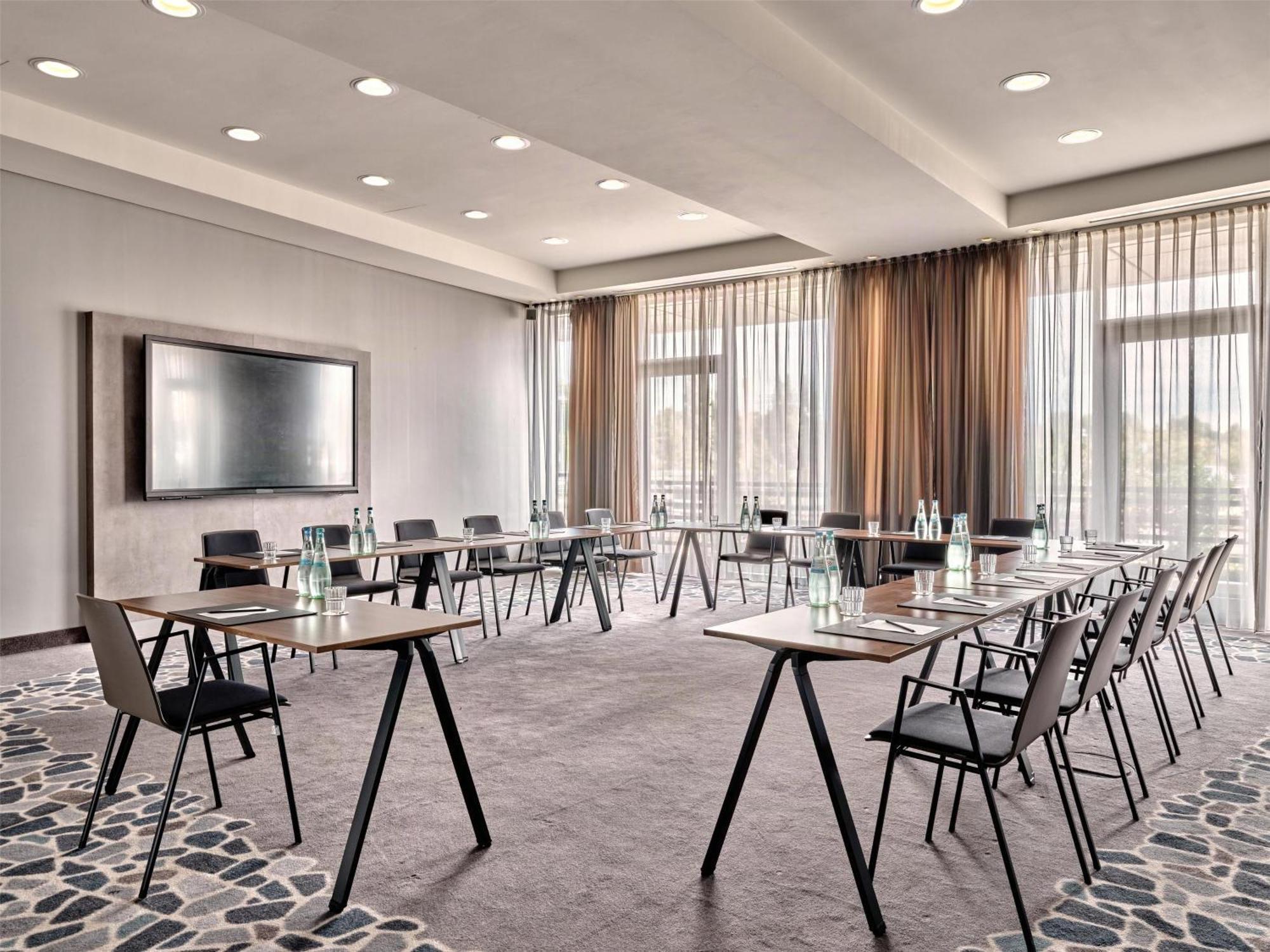 Radisson Blu Hotel, Airport