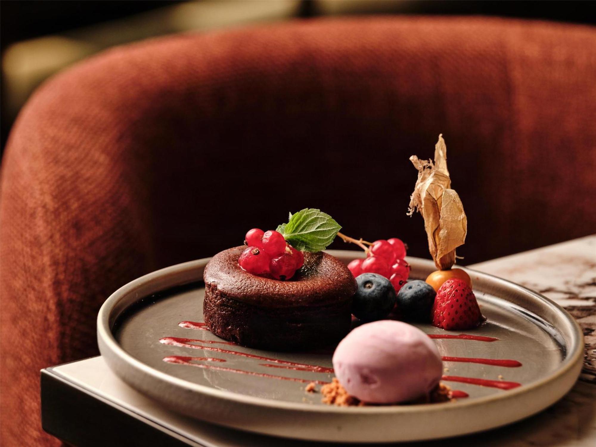 Hotel Radisson Blu Hotel, Airport 4*