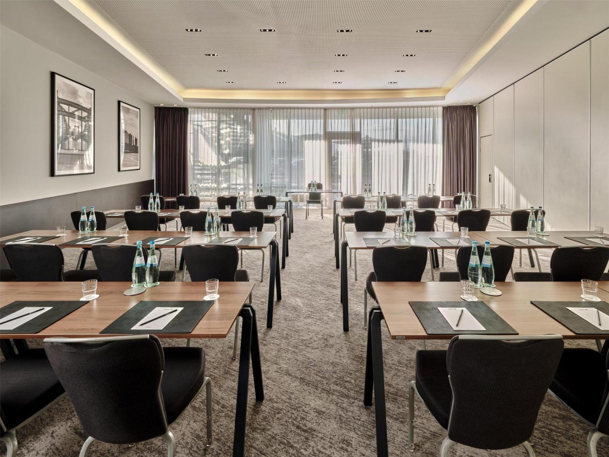 Radisson Blu Hotel, Airport Hotel