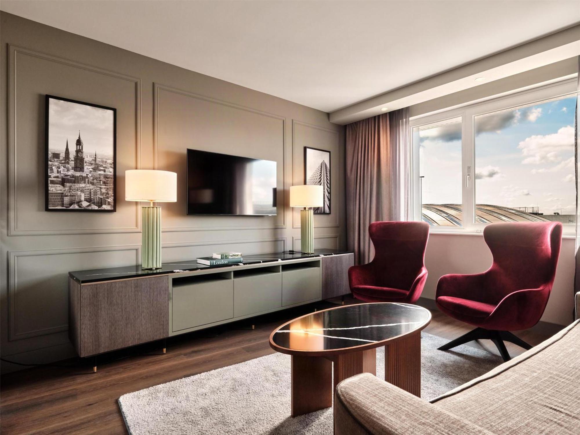 Hotel Radisson Blu Hotel, Airport 4*