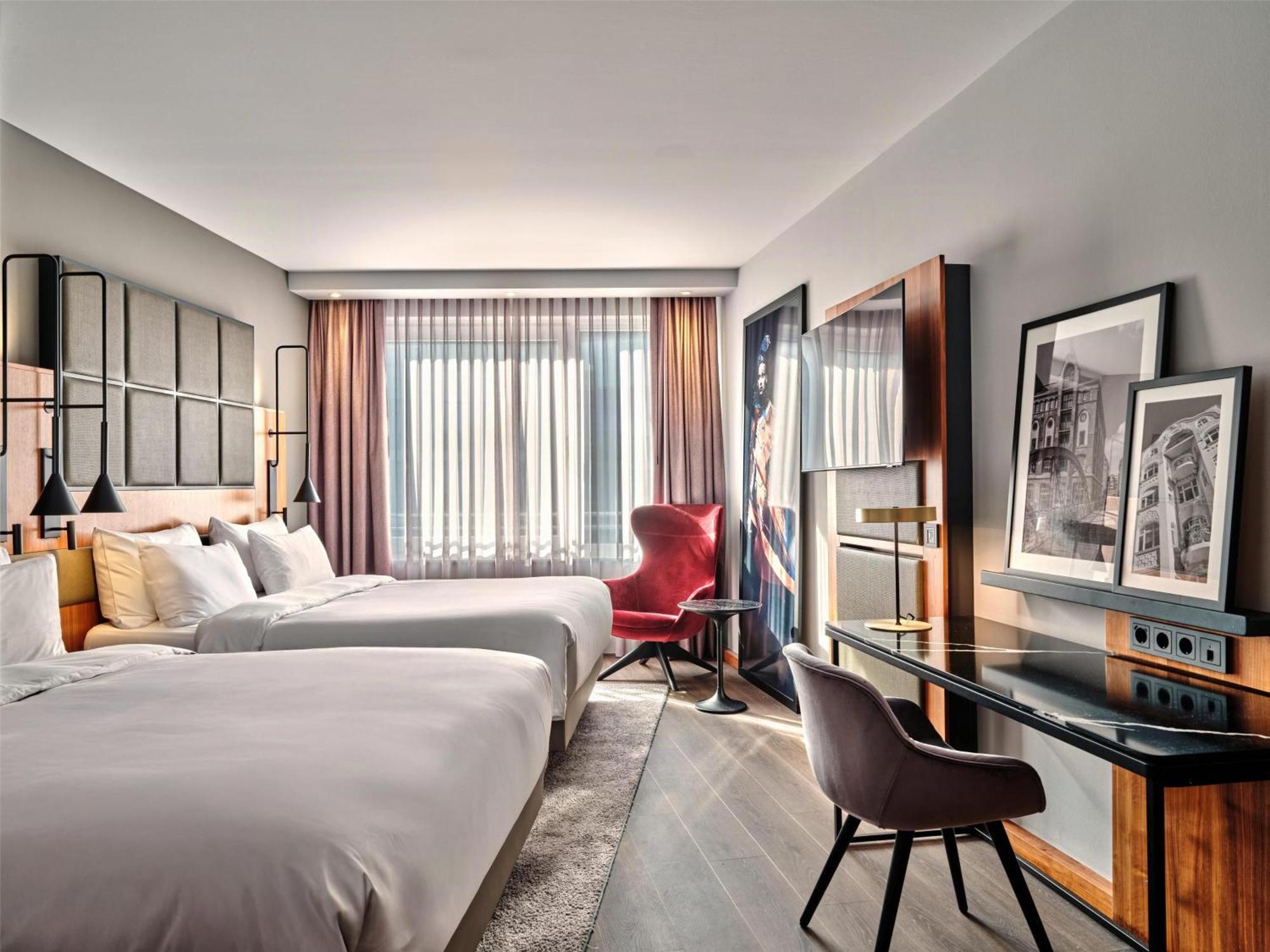 Hotel Radisson Blu Hotel, Airport 4*