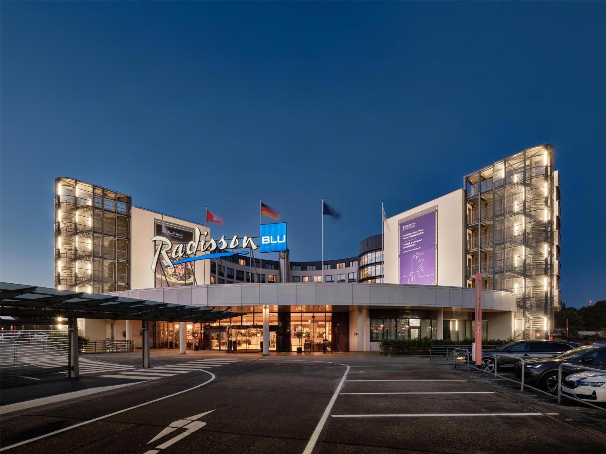 Hotel Radisson Blu Hotel, Airport