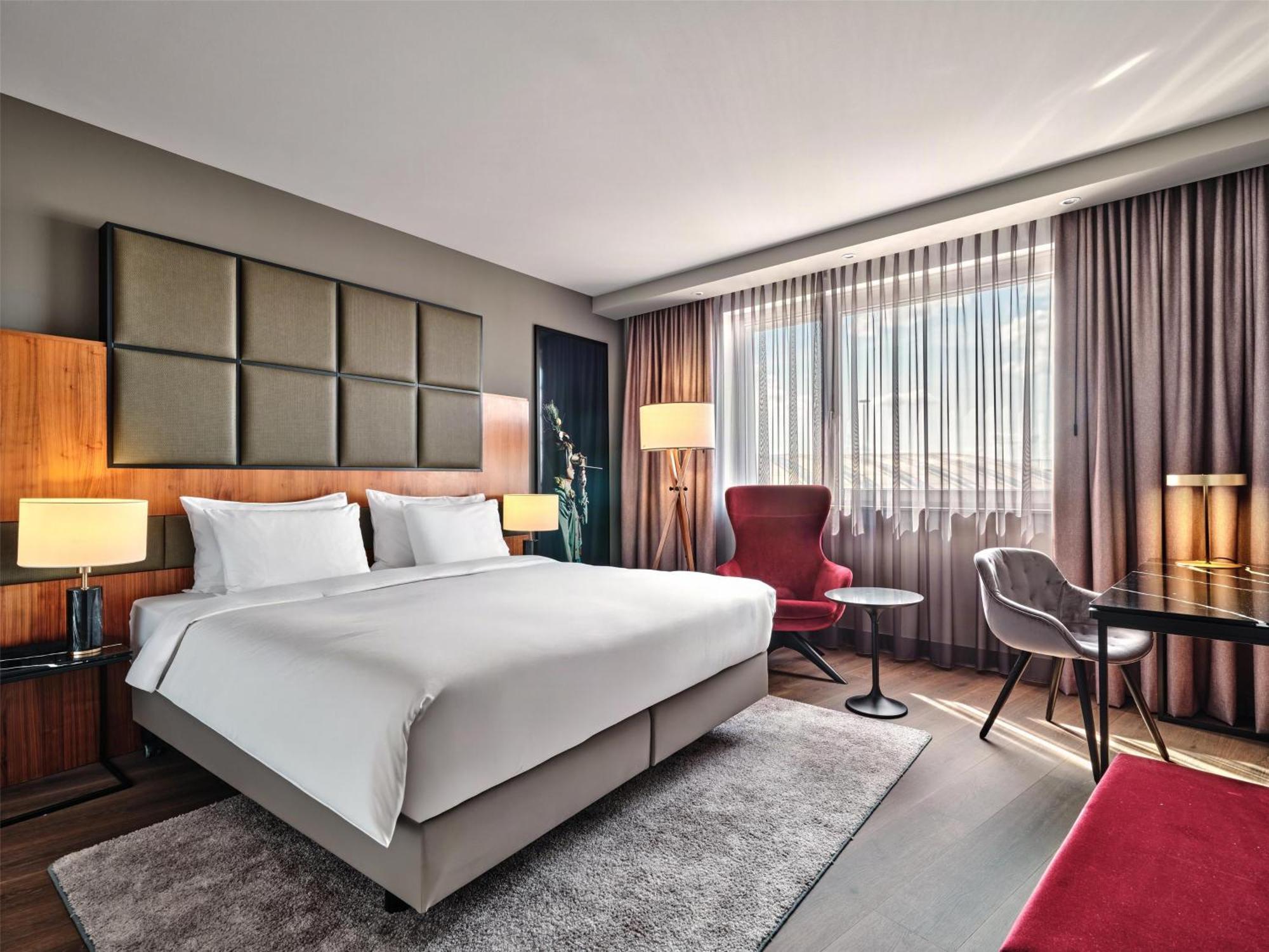 Radisson Blu Hotel, Airport Hotel 4*